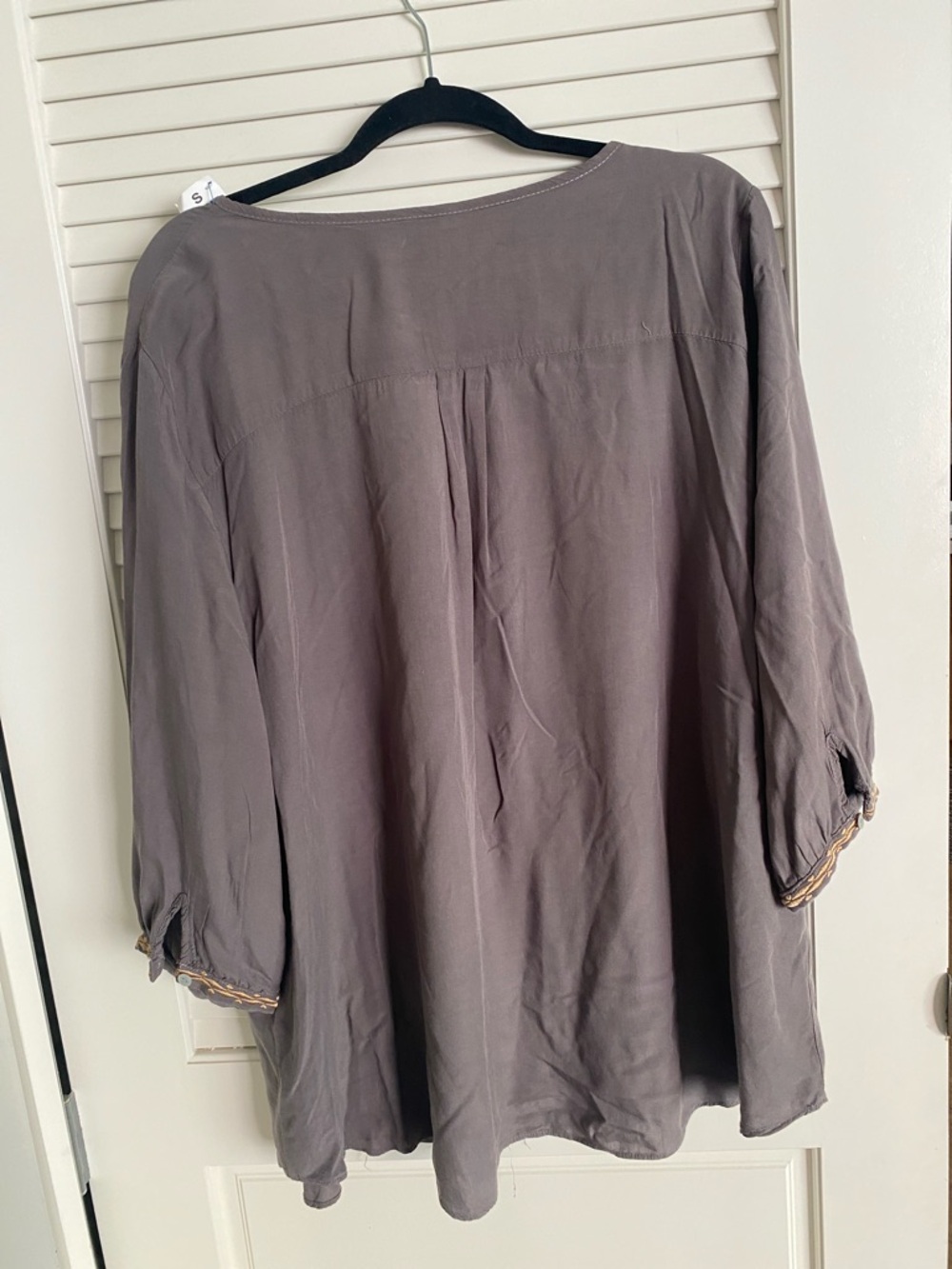 Embroidered V-Neck Women's Top in Gray with Pink Floral Detail - Picture 9 of 9